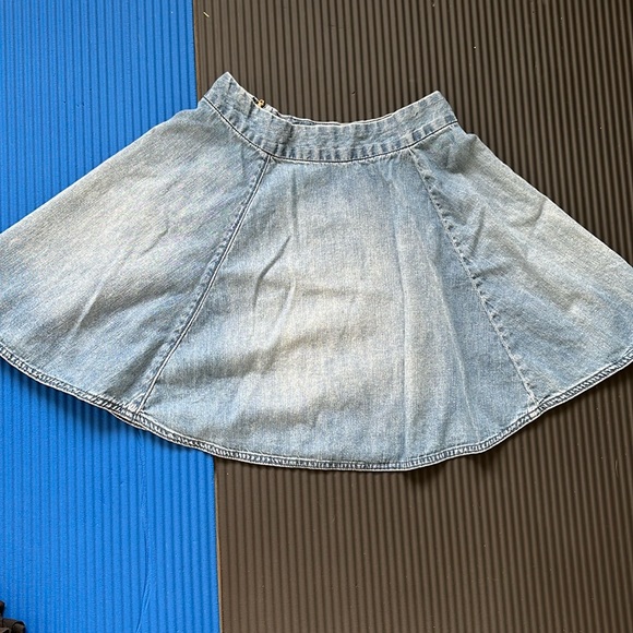 Levi’s Skirt - Picture 1 of 7